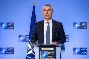 Столтенберг: НАТО будет предоставлять Украине оружие 
