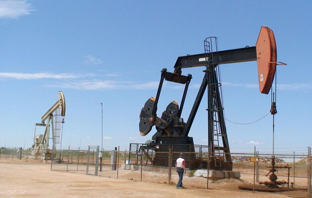 Ціни на нафту обваляться завдяки США та союзникам — Байден