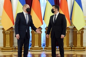 Шольц предлагал Зеленскому отказаться от НАТО, чтобы «не злить» Путина – WSJ