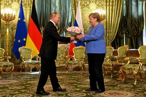 Меркель, кажется, не собирается в Бучу. Она до сих пор считает, что решение саммита НАТО в 2008 по Украине было правильным
