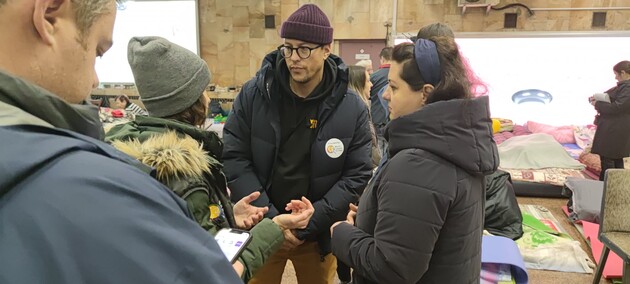 Кэри Фукунага посетил киевлян, которые живут в метро