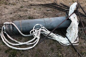 Боєприпаси на парашутах: чим небезпечна нова зброя російських військових