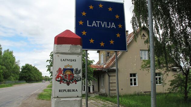 Латвія з учора не пропустила понад 150 вантажівок з номерами РФ та Білорусі