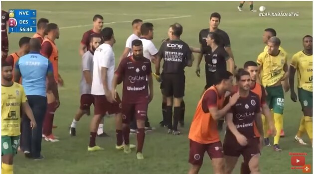 Наставник потрапив жінці в ніс