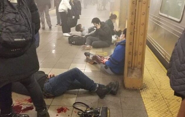 Неизвестный открыл стрельбу на станции метро в Нью-Йорке