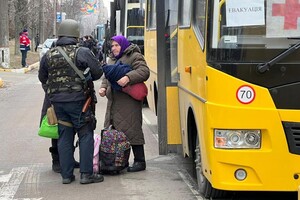 Семеро загиблих та десятки поранених. Окупанти на Харківщині обстріляли евакуаційні автобуси