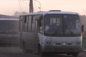 Россияне депортируют людей из оккупированного Изюма в Россию