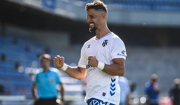 Соль живет в Испании и выступает в аренде за "Эйбар"