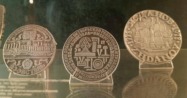 Военные РФ вывезли уникальную коллекцию из мариупольского музея медальерного искусства