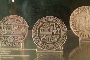 Військові РФ вивезли унікальну колекцію з маріупольського музею медальєрного мистецтва 