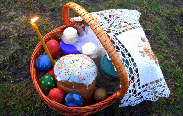 Символами Великодня є паски та великодні яйця