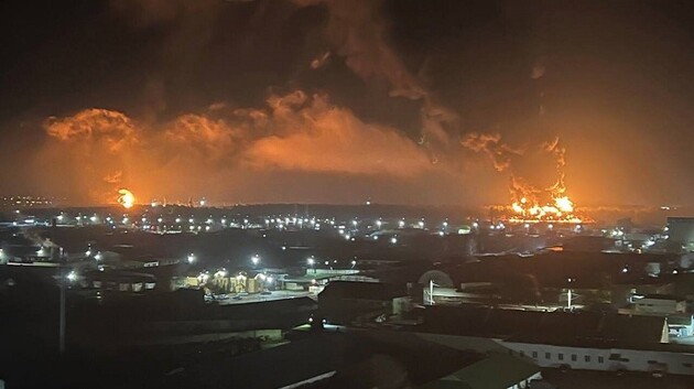 В российском Брянске горят сразу две нефтебазы