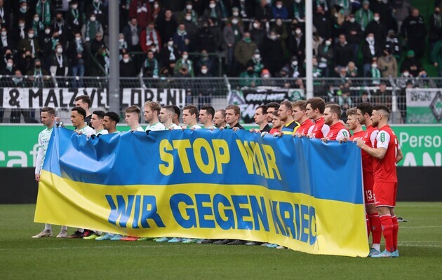 В Германии не включили гимн футбольного клуба из-за его схожести с гимном России