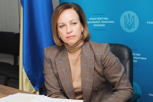 Міністерка соціальної політики Марина Лазебна: «Українці за кордоном не можуть претендувати на допомогу ВПО, однак решту видів соцдопомоги та пенсії отримують» 