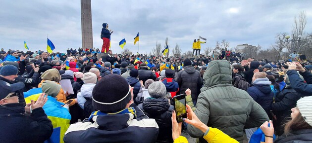 Оккупанты разогнали митинг за Украину в Херсоне: четыре человека ранены