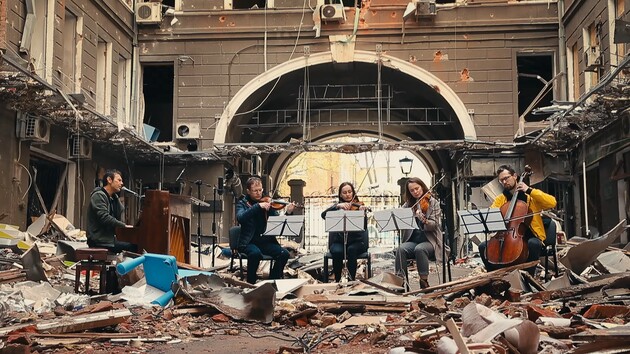 Кліп зняли на руїнах Палацу праці у Харкові