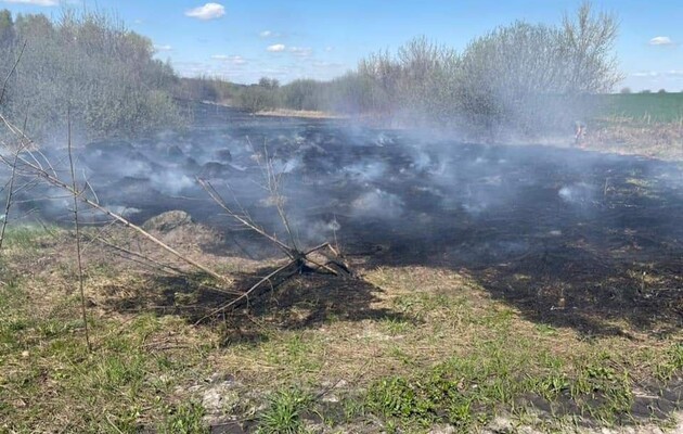 Российский вертолет обстрелял территорию Сумской области неуправляемыми ракетами