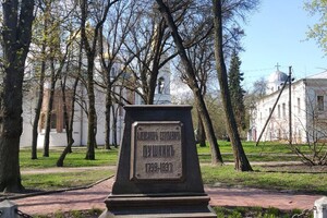 У Чернігові демонтували пам'ятник Пушкіну
