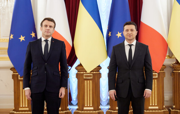 Макрон підтвердив Зеленському готовність працювати над «відновленням суверенітету та територіальної цілісності України»