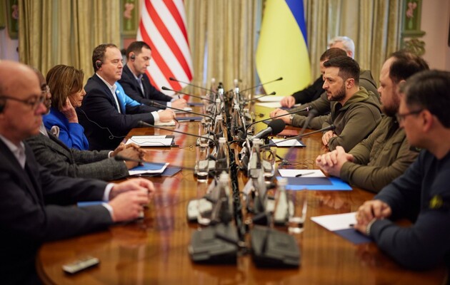 В Киев прибыла спикер Палаты представителей США