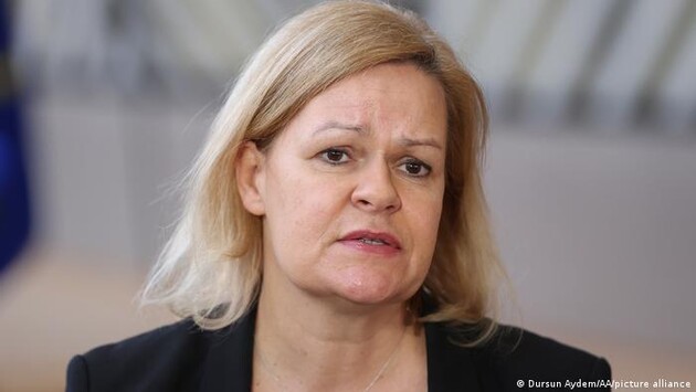 Міністр внутрішніх справ ФРН звинуватила посольство Росії у Берліні у поширенні дезінформації 