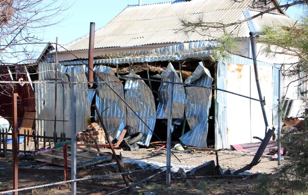 Артобстрел поселка в Запорожской области: двое погибших, 12 частных домов повреждены