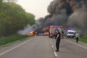 В Ровенской области автобус с пассажирами столкнулся с бензовозом