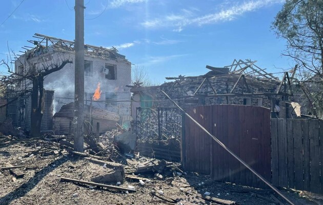 Войска РФ обстреляли жилой дом в Пологах на Запорожье: есть погибшая