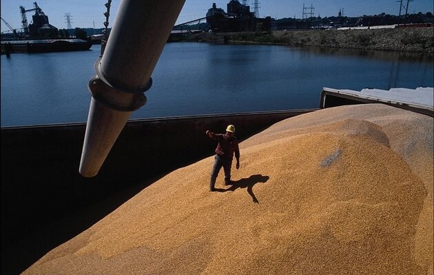 Росія заблокувала у портах України мільйони тон зерна — Шмигаль