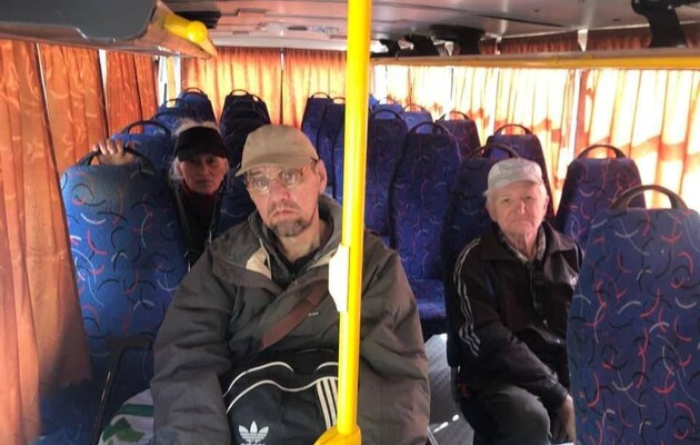 Из Северодонецка эвакуировали троих жителей. Остальные 15 тысяч ждут гуманитарной помощи
