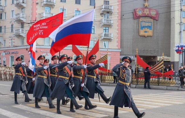 Мер Варшави хоче заборонити росіянам святкувати 9 травня у місті