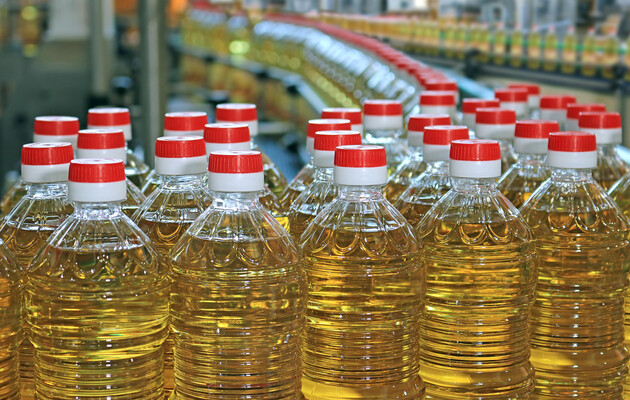 Кроме зерна, оккупанты вывозят из Украины еще и подсолнечное масло
