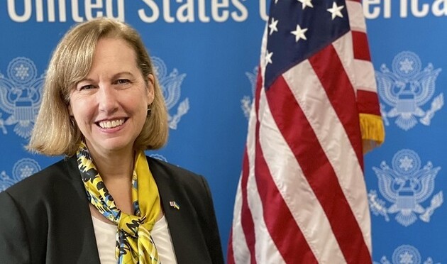 Посольства США и Канады возобновили работу в Киеве