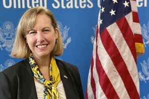 Посольства США і Канади відновили роботу у Києві