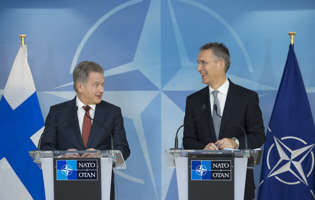 Президент Фінляндії Саулі Нійністе та генсек НАТО Єнс Столтенберг 