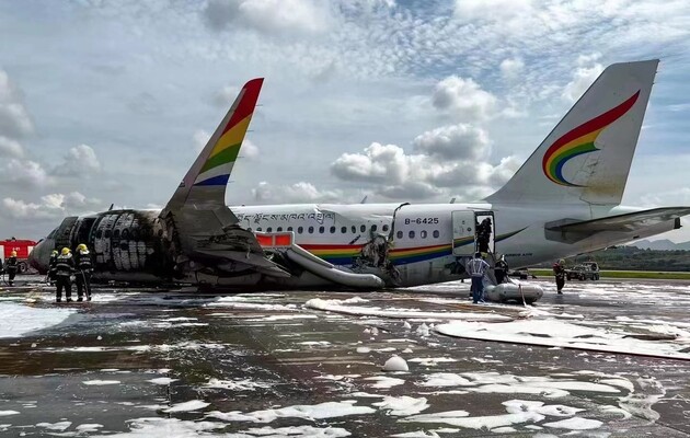 Авіакатастрофа в Китаї: на борту літака пролунав вибух 