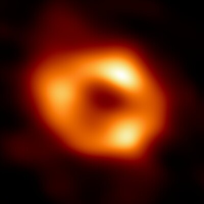Астрономы опубликовали первое изображение черной дыры в центре Млечного Пути