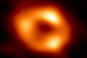 Астрономи опублікували перше зображення чорної діри в центрі Чумацького Шляху