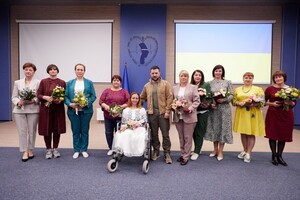 Зеленский отметил государственными наградами украинских медсестер