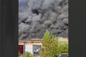 У Росії знову пожежа: у Новосибірській області епічно горить хімзавод