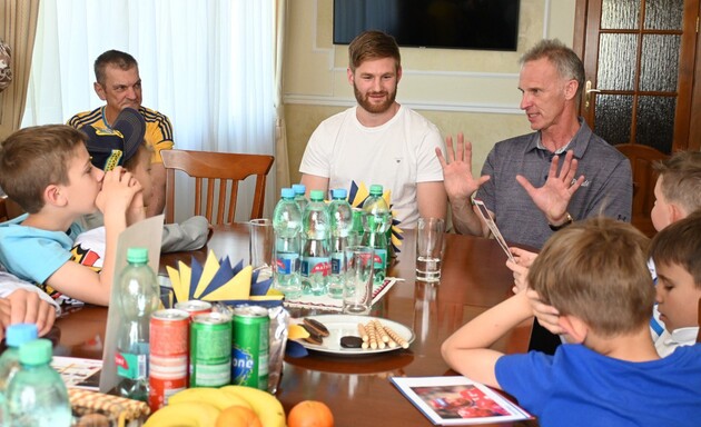 Легендарный чешский хоккеист встретился с украинцами и поддержал вступление Украины в ЕС