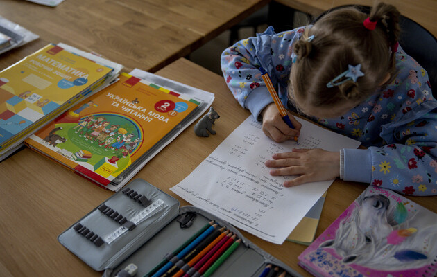 Есть три проблемы, которые могут оставить украинских школьников без учебников