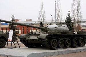 Россия перебросила на штурм Северодонецка 50-летние танки Т-62 – британская разведка