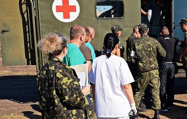 Кримські лікарні відмовляють у допомозі цивільним, бо не можуть впоратись з пораненими російськими військовими