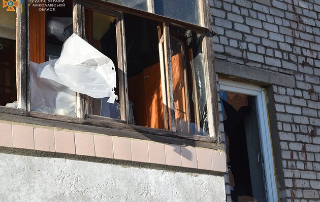 Війська РФ знову обстріляли житловий квартал у Миколаєві: є постраждалі