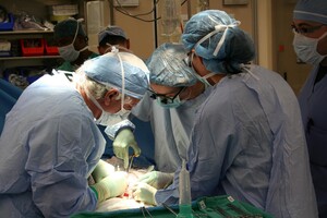 В Охматдиті провели першу трансплантацію кісткового мозку дорослій пацієнтці