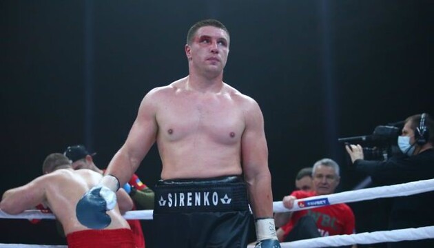 Украинский боксер Сиренко выставил на благотворительный аукцион чемпионский пояс