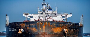 ЕС перестанет страховать танкеры с российской нефтью – WSJ