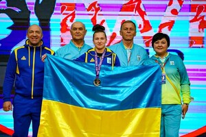 Украинка Гангур завоевала три медали на чемпионате Европы по тяжелой атлетике