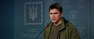 Подоляк обвинил в войне Порошенко лично и предыдущую власть в целом